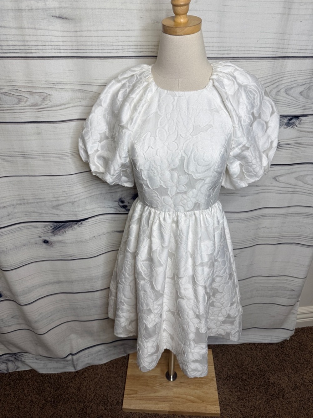 Lilly Pulitzer White floral textured dress with puff sleeves
